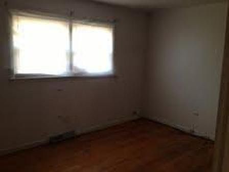 4th image of 547 Hoxie Ave
