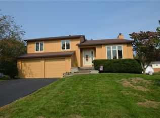 10 Glenville Dr, Rochester, NY 14606