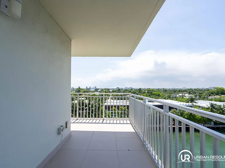 9500 W Bay Harbor Dr #7D — Photo 27
