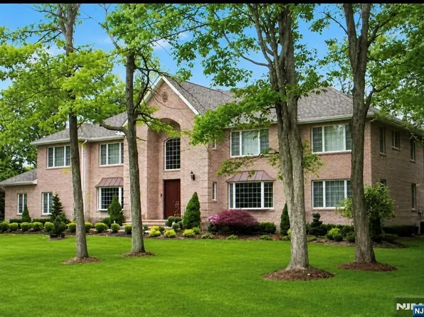604 Grandview Ter, Franklin Lakes, NJ 07417