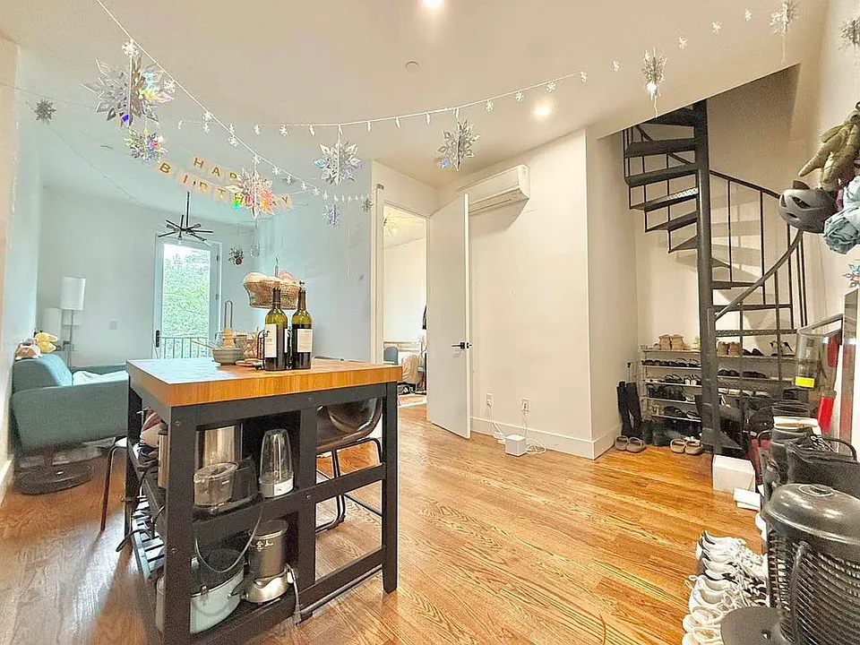 194 Scholes St #4B