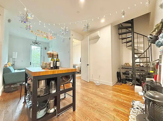 Living room, photo 2