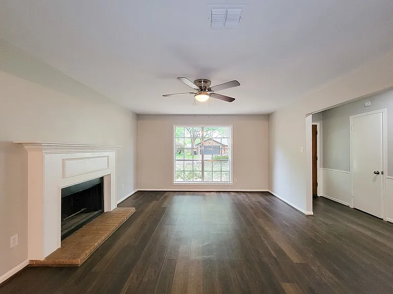 1803 Cypress Dr — Photo 6