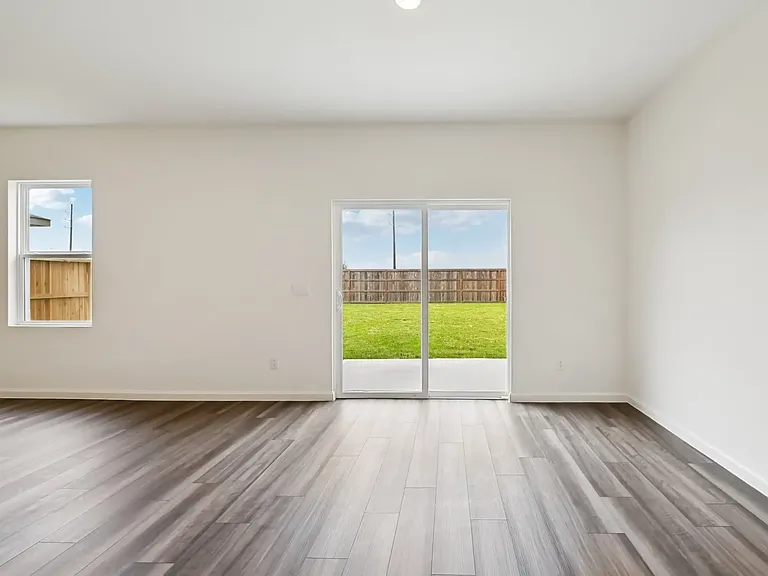 4606 Wildrose Dr — Photo 6