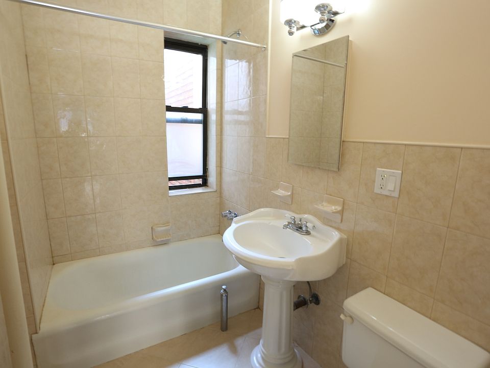 2nd image of 5006 46th St APT 4A