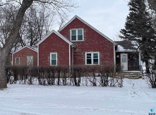 208 W Henry St, Freeman, SD 57029