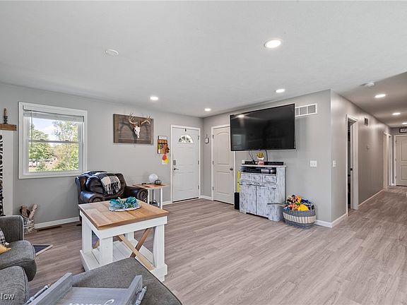 4th image of 701 Township Road 350