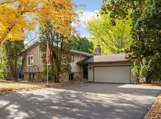 1058 Tyler St S, Shakopee, MN 55379
