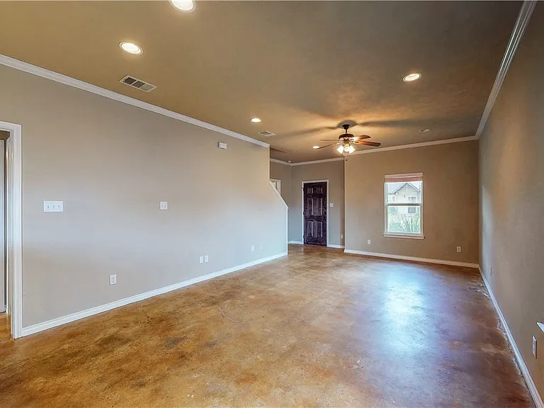 3414 Cullen Trl — Photo 2
