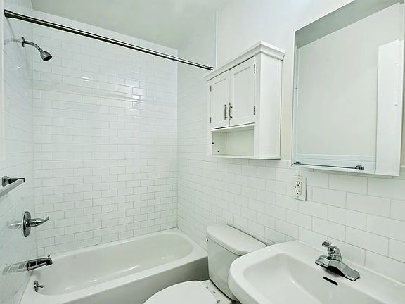 5th image of 7 Cornelia St APT 2A