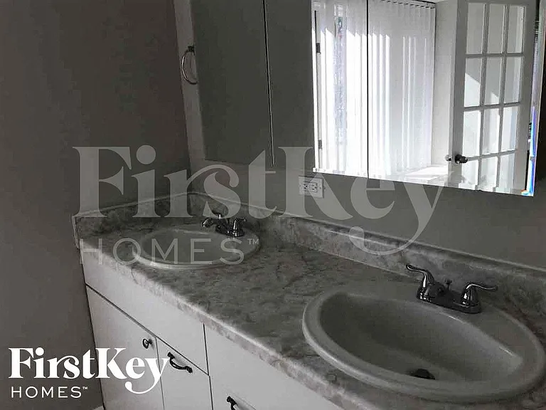 100 S Dilger Ave — Photo 11
