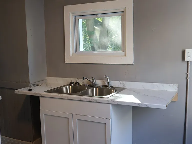 6812 Whitney Ave #1B — Photo 6