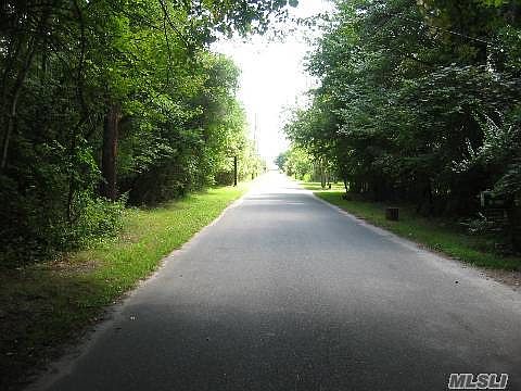 3rd image of Beaver Drive Elfin Pl