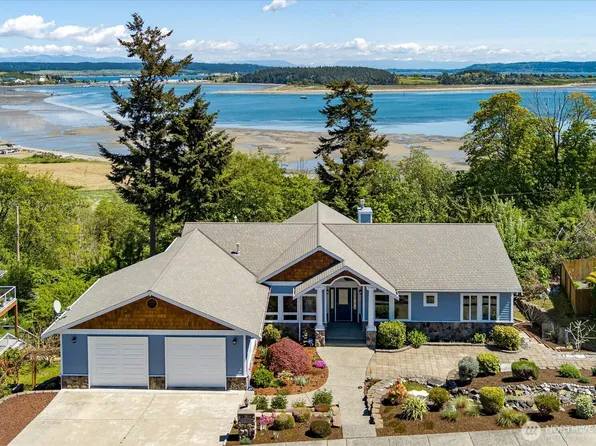 2390 SW Freund Street, Oak Harbor, WA 98277
