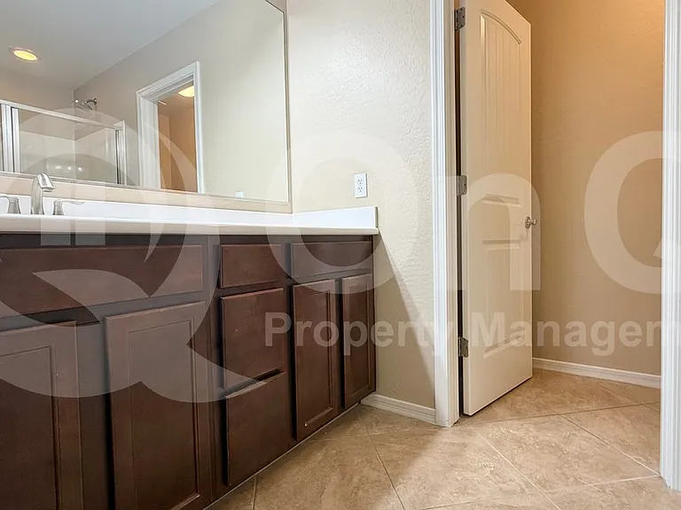 1142 E Sourwood Dr — Photo 22