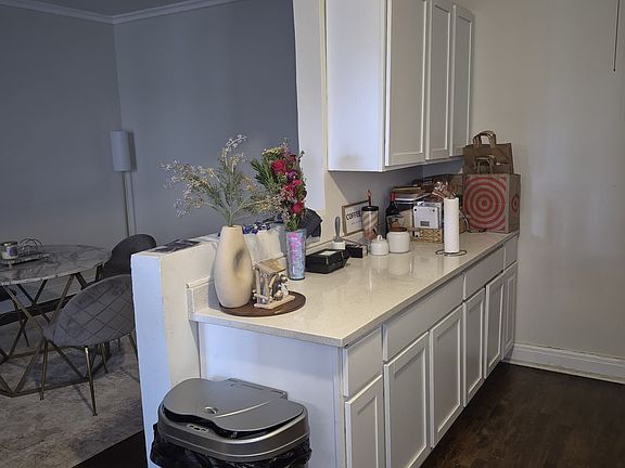 4th image of 945 Judson Ave #10