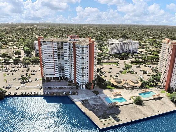 2nd image of 1301 NE Miami Gardens Dr APT 1014W