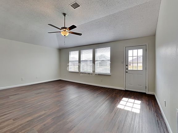 5th image of 209 Singleton Dr