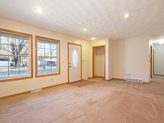 4th image of 517 Wellington Ave