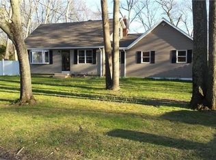 24 Brian St, Holbrook, NY 11741