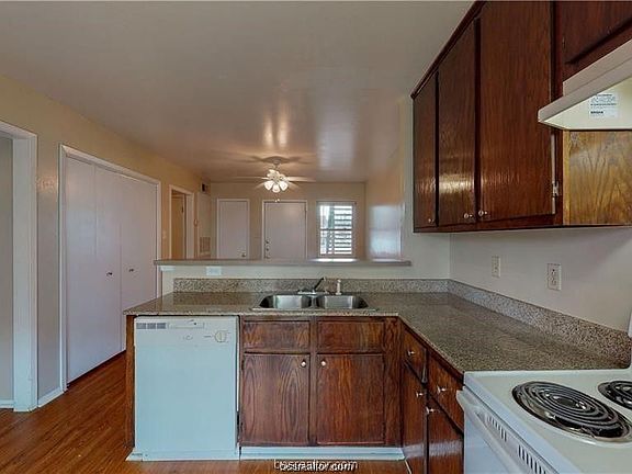 5th image of 317 Manuel Dr APT C