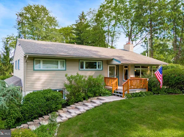 10 Riddlewood Dr, Media, PA 19063