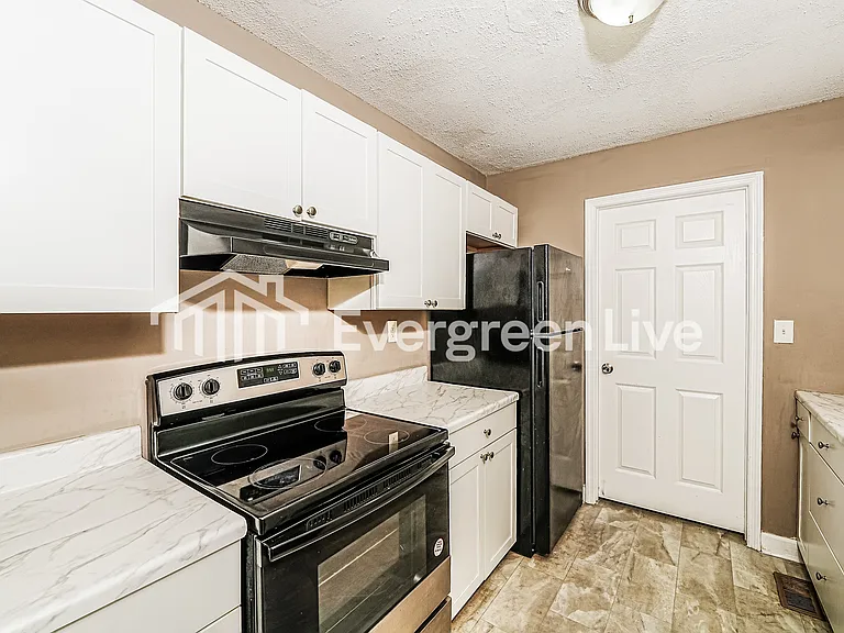 221 Ash Cir — Photo 7