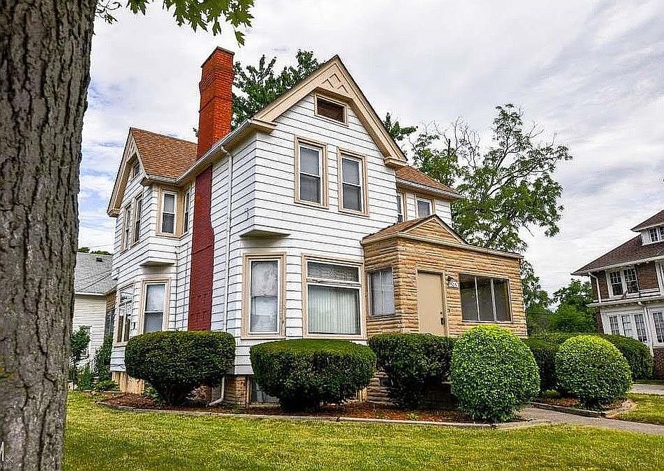 1st image of 305 N Gratiot Ave