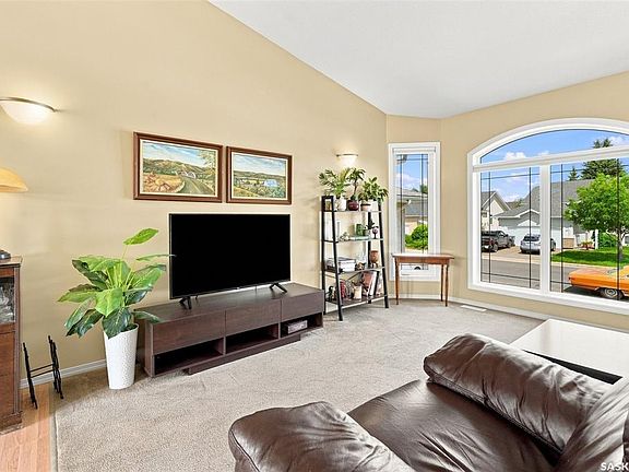 4th image of 238 Blackburn CRESCENT