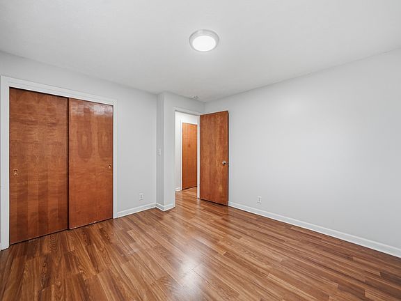 5th image of 5509 S 31st St #10