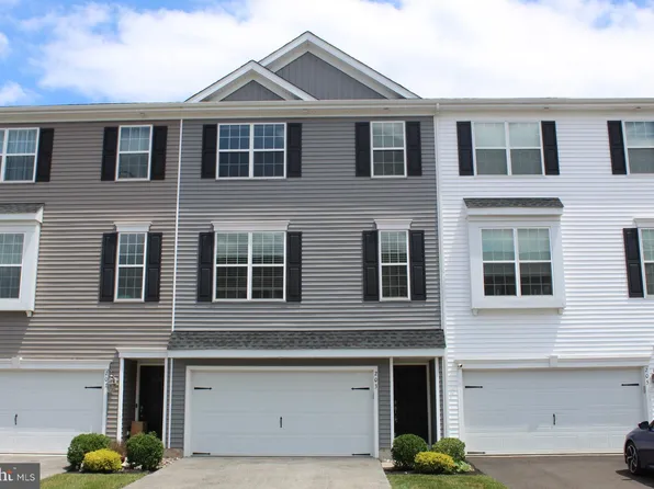 203 Pond View Ct, Quakertown, PA 18951