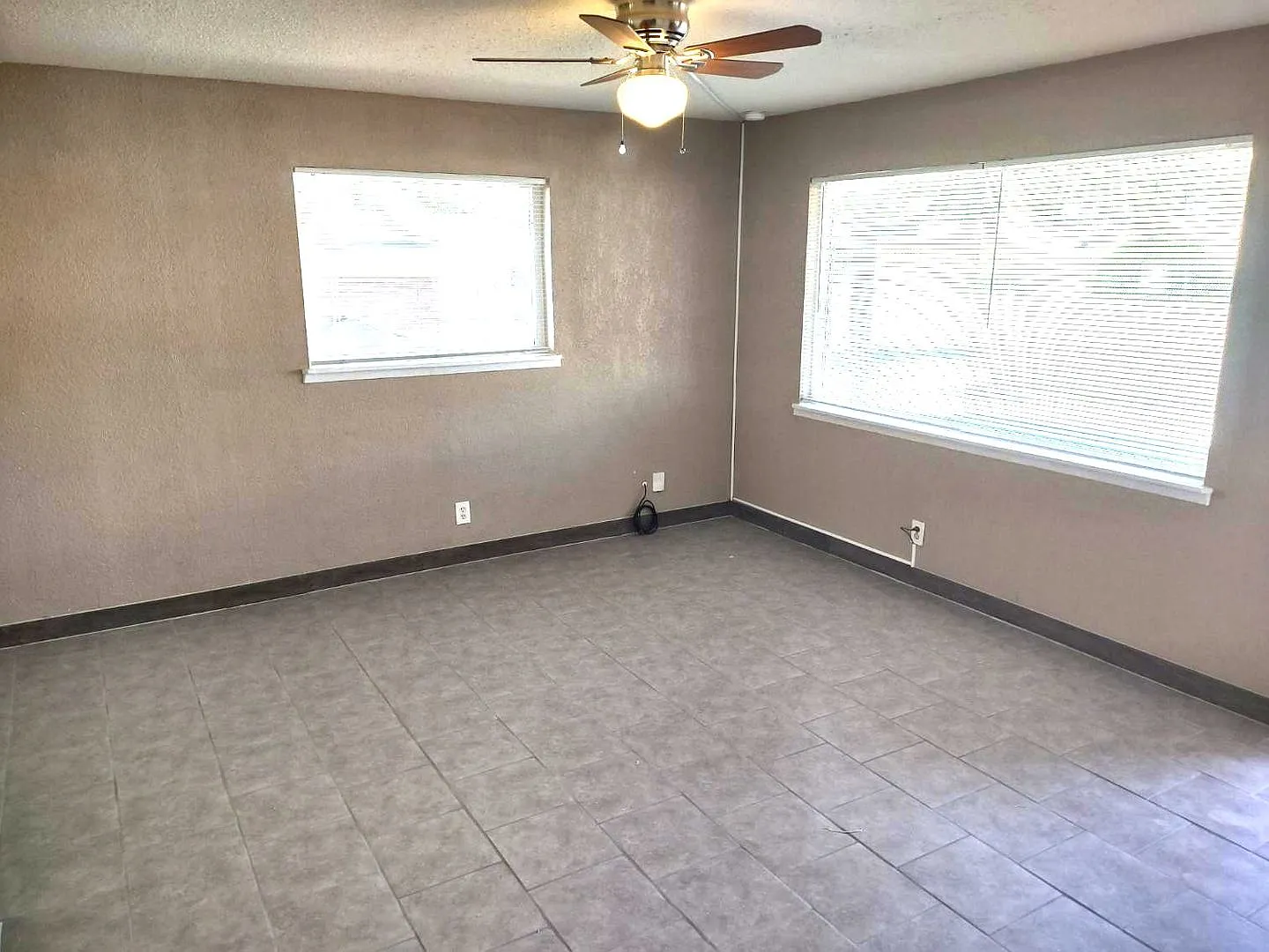 Delightful Single Level Northeast Home With Refrigerated Air Located In Quiet Neighborhood — Photo 2