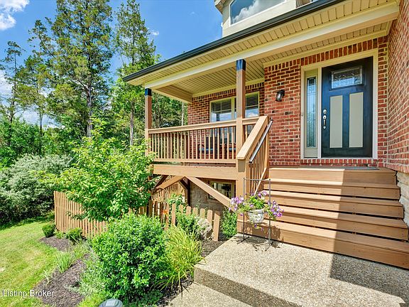 3rd image of 2823 Hollow Oak Dr