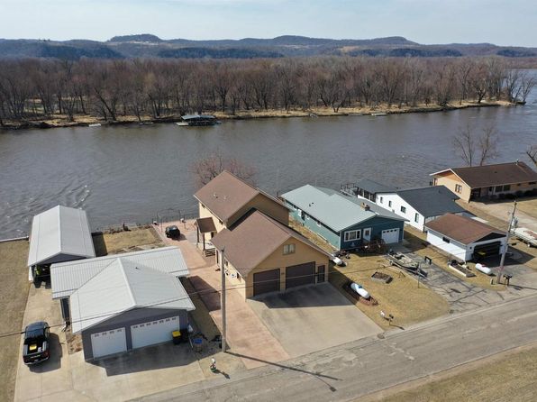 1300 Jack Oak Rd, Cassville, WI 53806