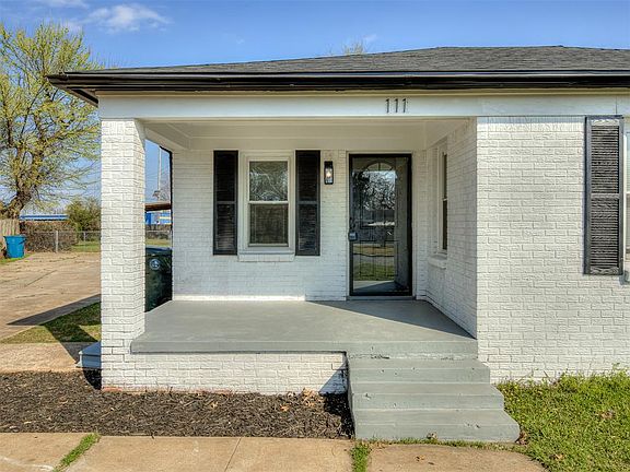 5th image of 111 W Myrtle Dr