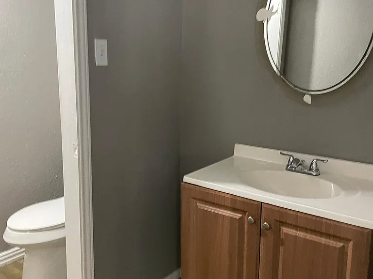 2723 Kellogg Ave — Photo 9