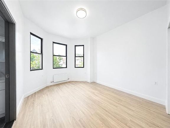 5th image of 320 Bay Ridge Pkwy