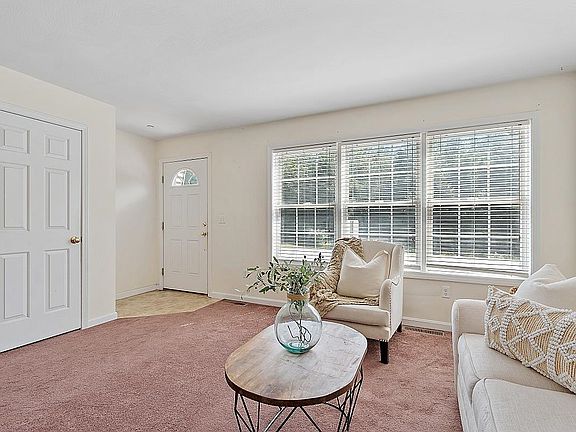 4th image of 11 Steeple Chase Drive #11