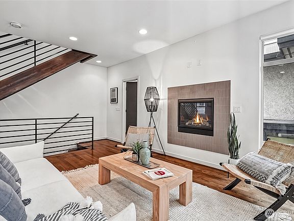 4th image of 8297 5th Avenue NE