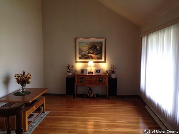 5th image of 25 Appletree Dr