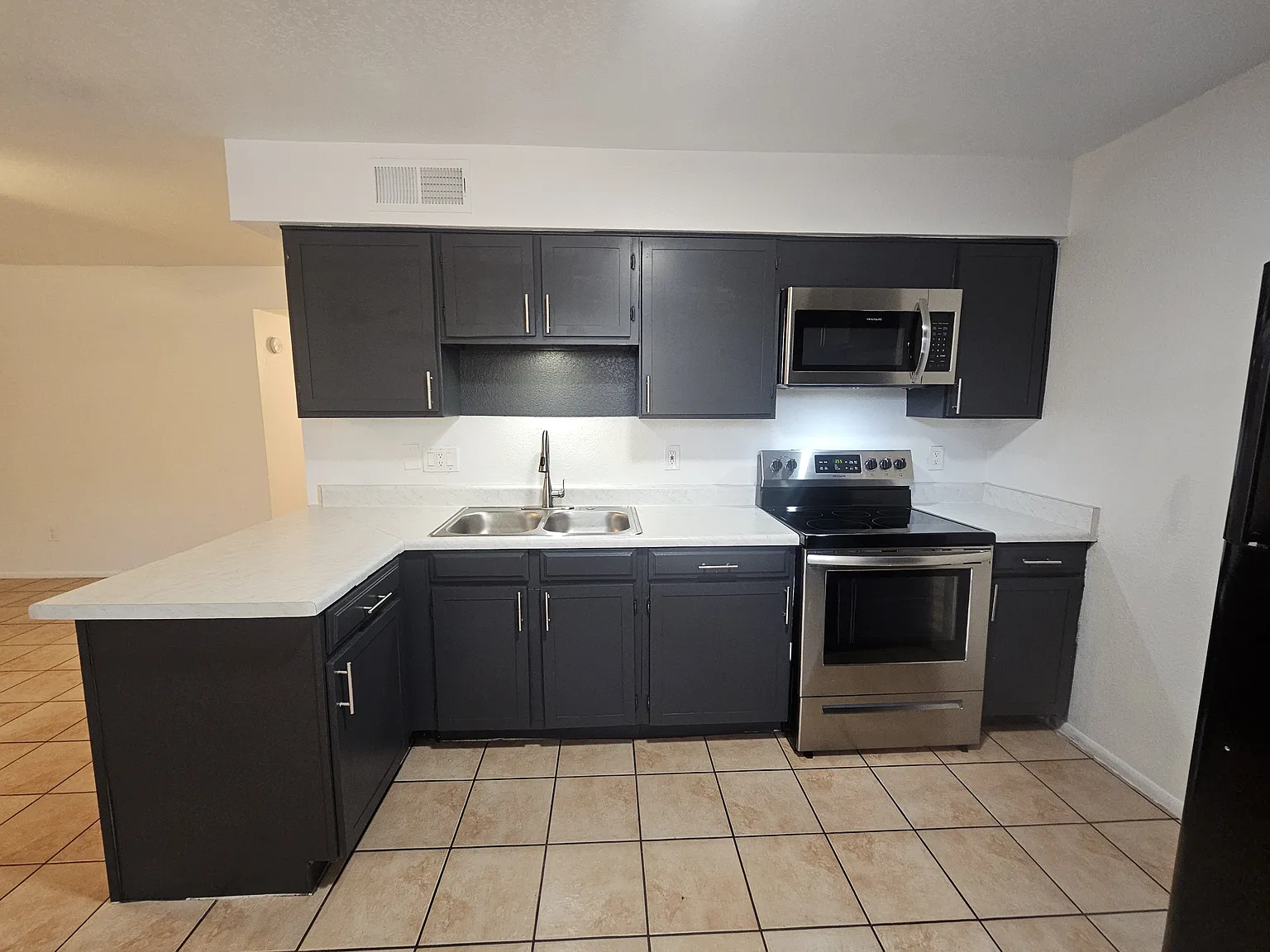 2 bed, 812 sqft, $1,480 — Photo 2