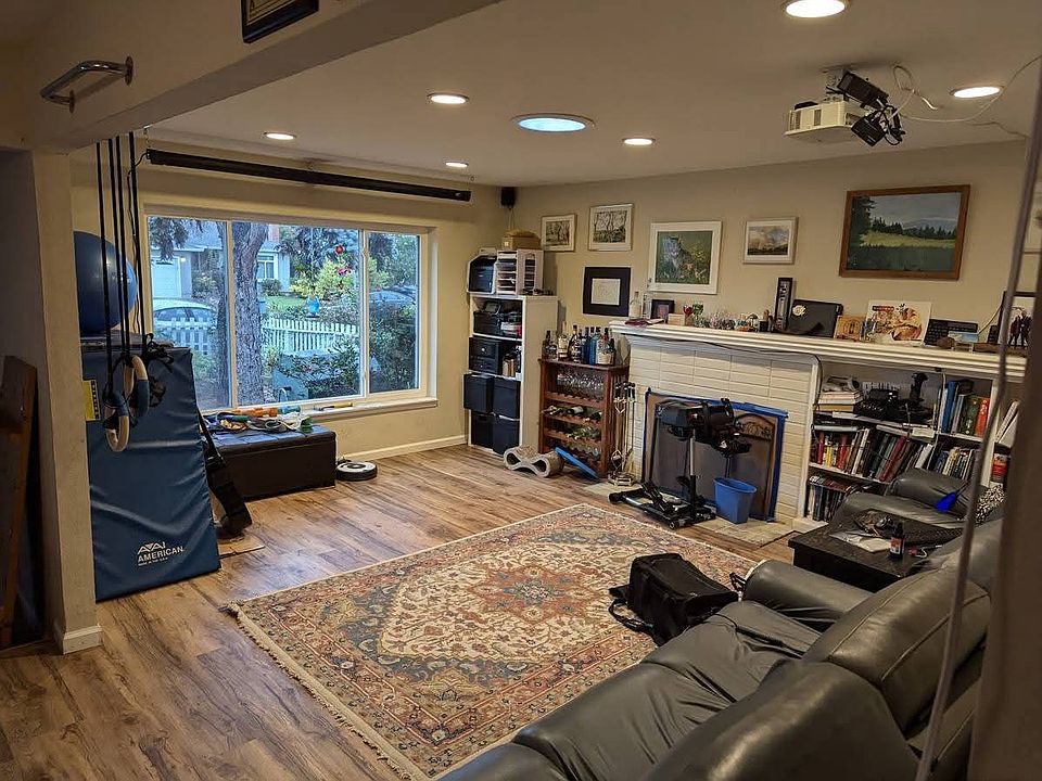 2nd image of 2060 Mardel Ln