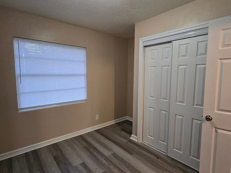 1001 N Bracewell Dr — Photo 20