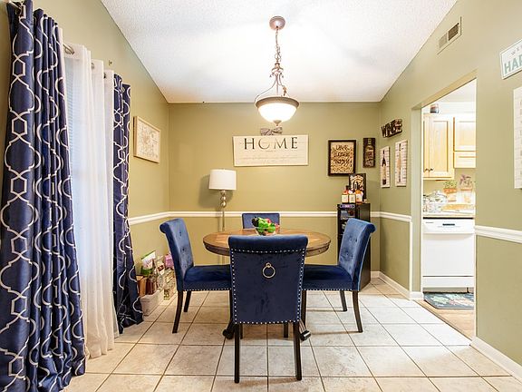 5th image of 2092 S Sherwood Dr