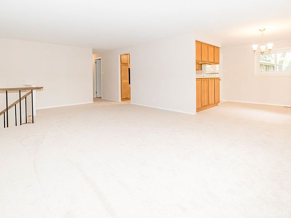 4th image of 1411 Kingston Ln