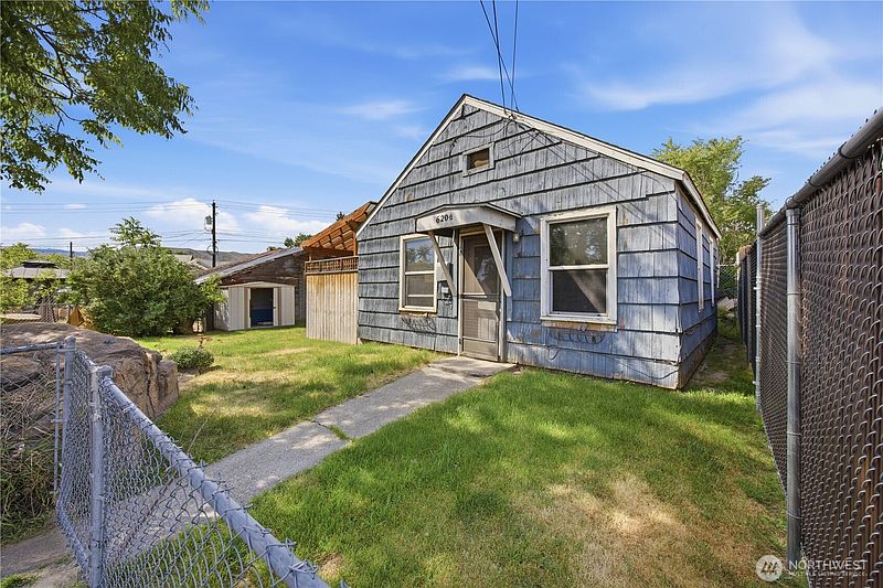 4th image of 620 S Chelan Avenue