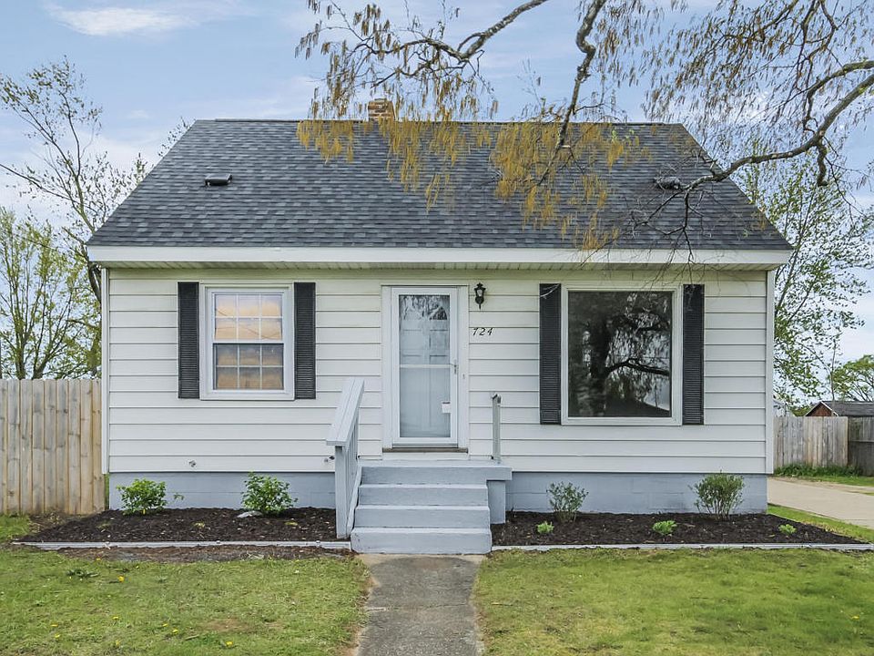 1st image of 724 Lyles St SE