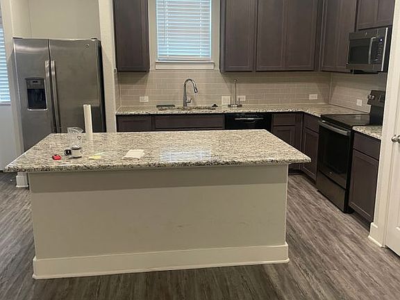 2nd image of 5004 Villas Dr