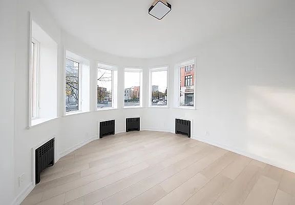 4th image of 26 Broome St APT 1