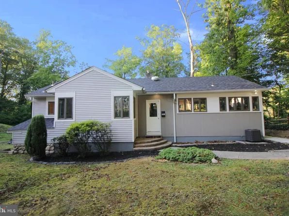 541 Park Dr, Woodbury, NJ 08096